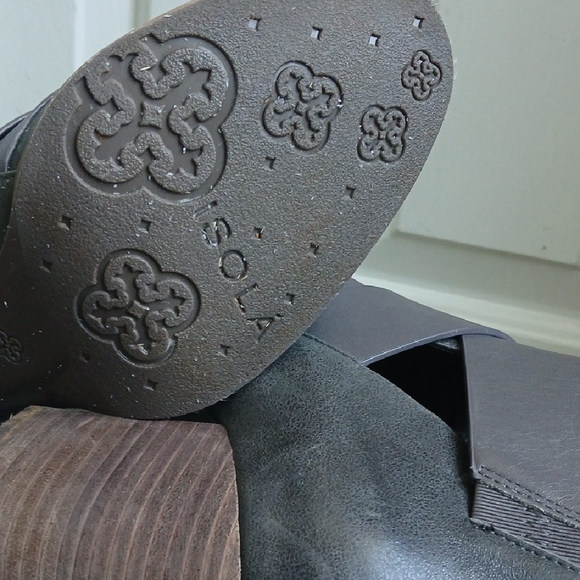 Isola Gray Ankle Booties with Chunky Heel - Picture 6 of 7